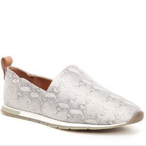 Gentle Souls Snake Slip on Sneakers Sz 8.5